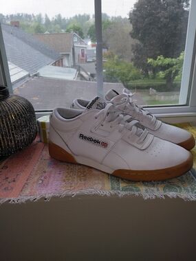Reebok Men’s Classic White Leather Sneakers with Gum Sole